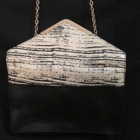 ALDO | 7 x 1.5 x 11 inches | Chain Handle Clutch Purse - Picture 12 of 12